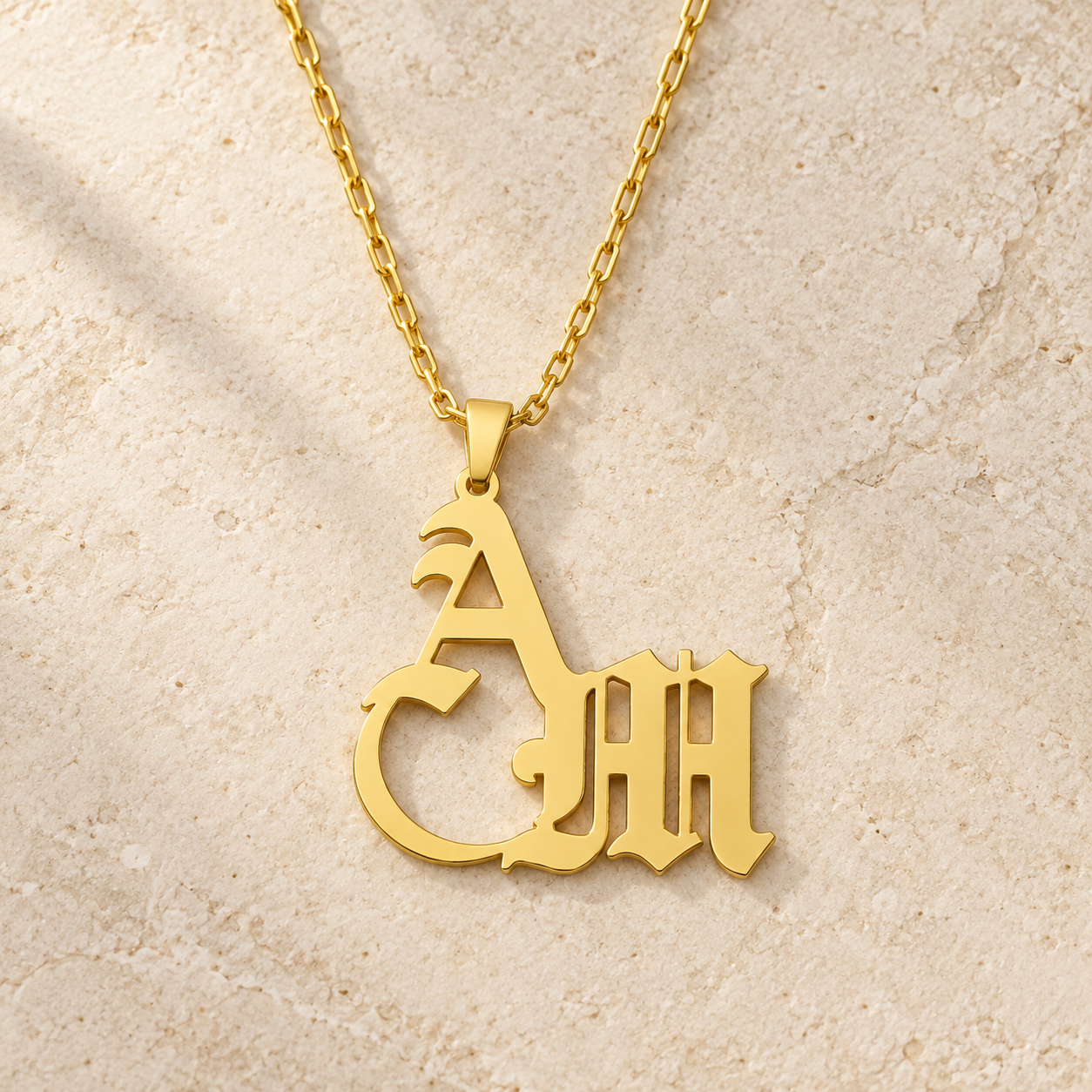 kisiye-ozel-a-m-gotik-cift-harf-kolye-zeminde