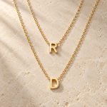minimal-r-d-harf-ikili-kolye-kadin-model-uzerinde