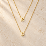 minimal-r-d-harf-ikili-kolye-kadin-model-uzerinde